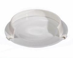 Kaareva lautasen reunus