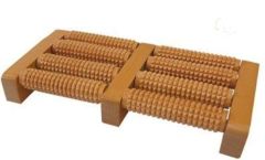 Jalkojen hierontalaite, puinen